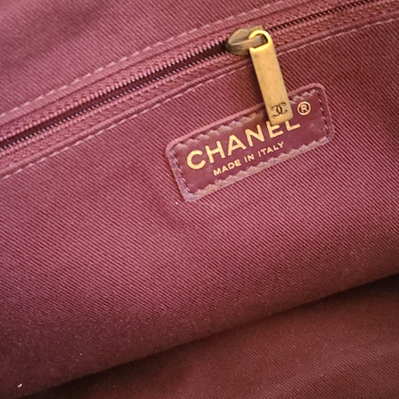 ๐๐ Gorgeous! ๐๐ Chanel Castle Rock Bowler Satchel. Stunning! - Picture 12 of 12